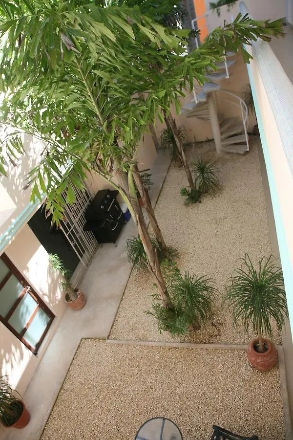 Art Deco Suites Cancun 2*,
